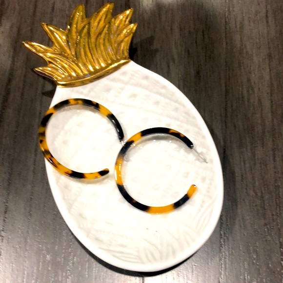 Tortoise Shell Hoop Acrylic Earrings - Picture 10 of 10